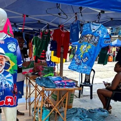 Enredo sobre Lula provoca polêmica e aumenta vendas de camisetas no Rio