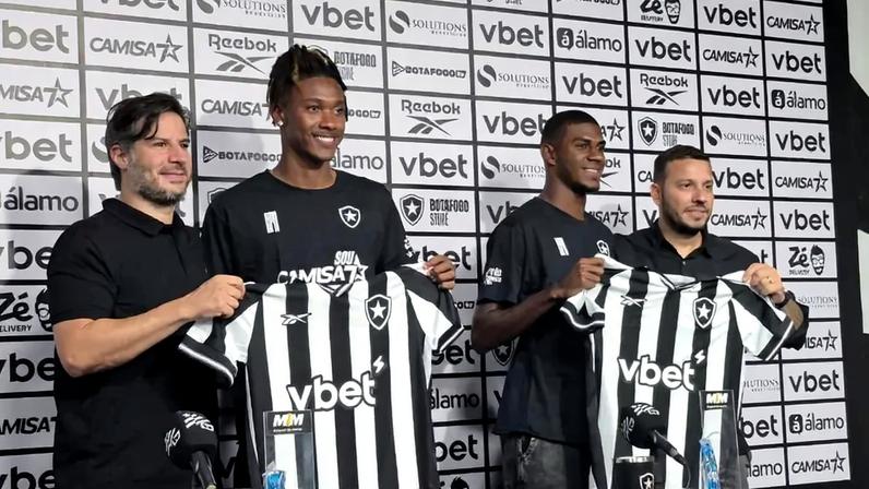 Ythallo e Wallace Davi foram apresentados pelo Botafogo (Foto: Leonardo Bessa/Lance!)