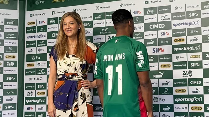 Arias foi apresentado no Palmeiras nesta sexta-feira (13)