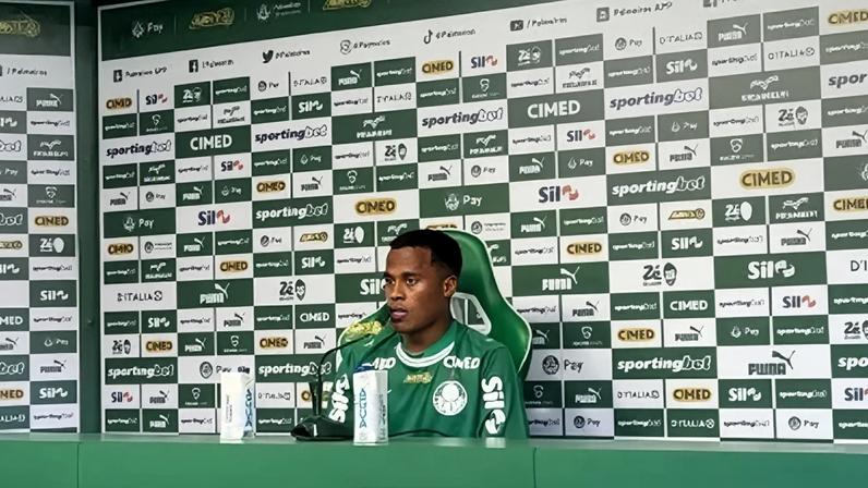 Arias foi apresentado no Palmeiras nesta sexta-feira (13)