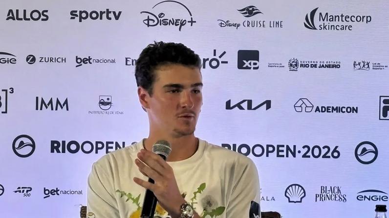João Fonseca defende mudança de piso no Rio Open em vídeo