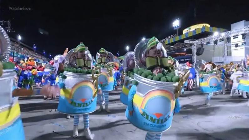 Alegoria de "famílias em lata de conserva" da Acadêmicos de Niterói gera reações de conservadores. (Foto: Reprodução Redes Sociais - X)