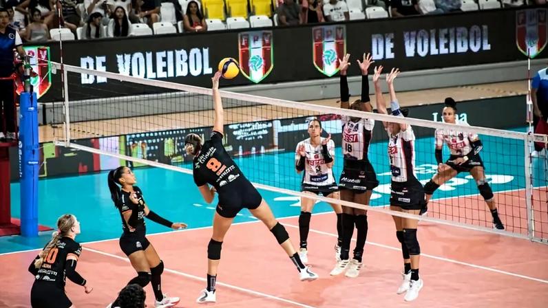 Sesi Bauru x Osasco na final do Sul-Americano de Clubes de vôlei 2026 (Foto: Betto Dolorier/FPV)