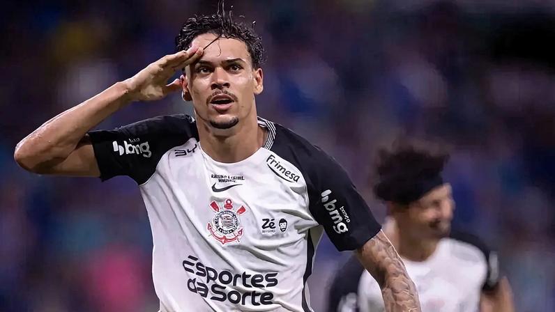 Zagueiros do Corinthians vivem fase artilheira na temporada