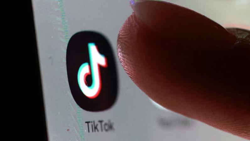 TikTok retorna à Albânia após proibição governamental