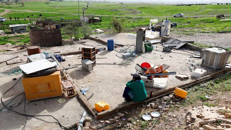 Members of a Palestinian Bedouin community leave following Israeli settler violence