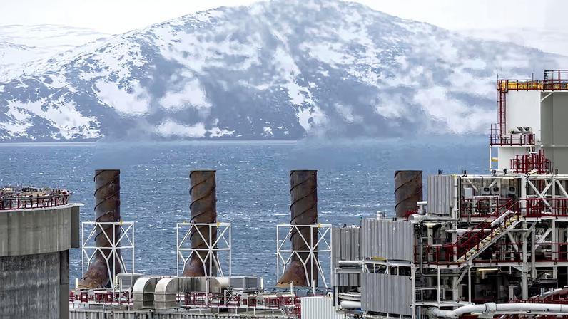 Emissions are seen from chimneys at Western Europe's largest liquefied natural gas plant Hammerfest LNG in Hammerfest, Norway, March 14, 2024. REUTERS/Lisi Niesner/File Photo