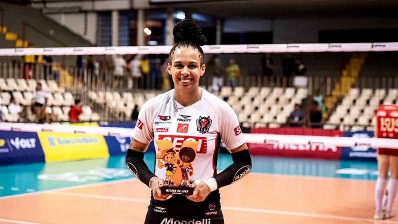 Bruna, oposta do Sesi Bauru (Foto: Thiago Mendes)