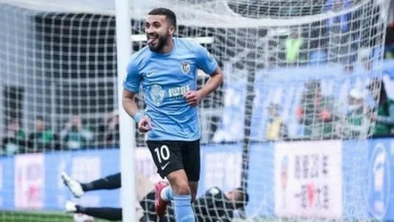 Meio-campista marroquino Zakaria Labyad está livre no mercado e é alvo do Corinthians.