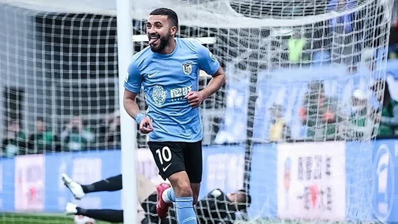 Meio-campista marroquino Zakaria Labyad está livre no mercado e é alvo do Corinthians.