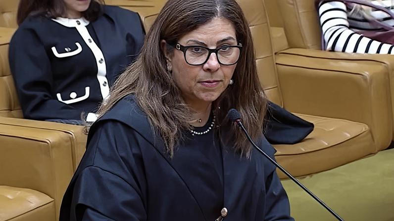 Ex-júíza diz que mal tem lanche após receber R$ 359 mil em quatro meses