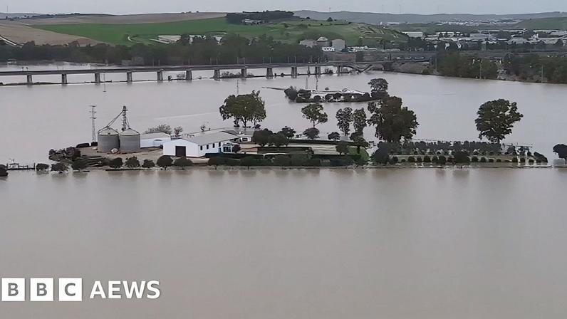 Imagens aéreas mostram cidades alagadas enquanto tempestades atingem na Espanha