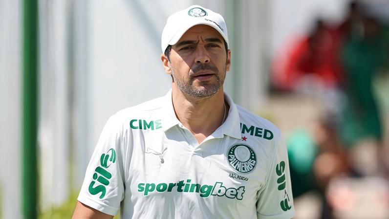 Abel critica sociedade em caso de racismo contra Vini Jr. no Palmeiras