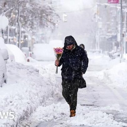 Mais de 5.000 voos cancelados enquanto a costa leste dos EUA encara neve recorde