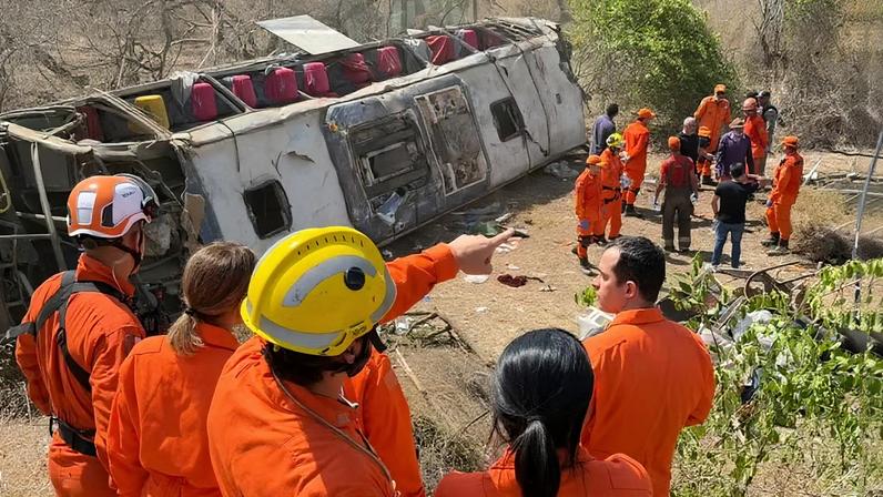 Acidente de ônibus em Alagoas deixa 15 mortos