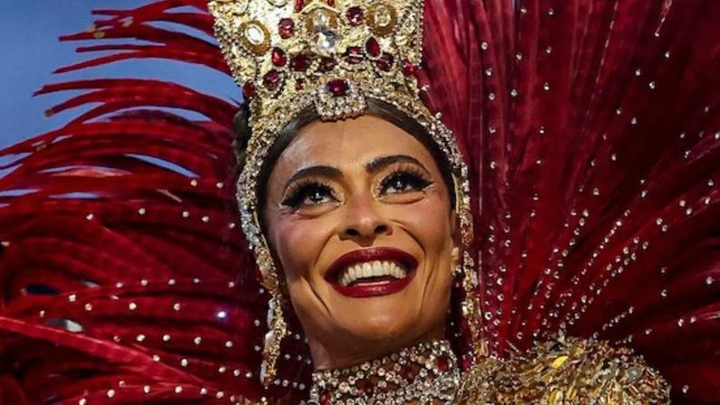 Juliana Paes conta o que não quer mudar no rosto após 7 meses de tratamento tecnológico para pele antes do Carnaval 2026