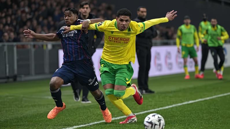 Endrick foi "expulso duas vezes" em Nantes x Lyon — Foto: Foto por DAMIEN MEYER/AFP