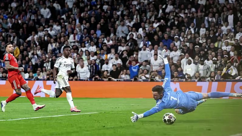 Real Madrid se classificou para as oitavas de final da Champions após vencer o Benfica — Foto: PIERRE-PHILIPPE MARCOU / AFP