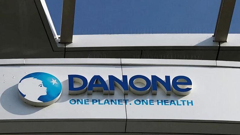 Fachada com logo da francesa Danone