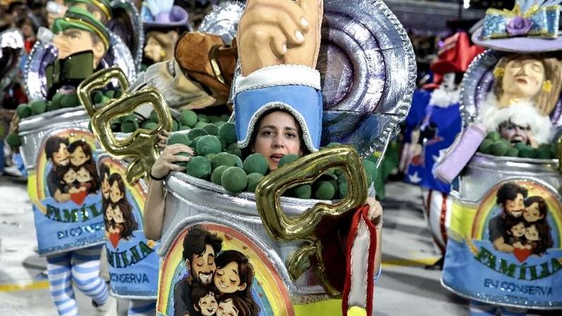 Ala da Acadêmicos de Niterói foi intitulada "neoconservadores em conserva"