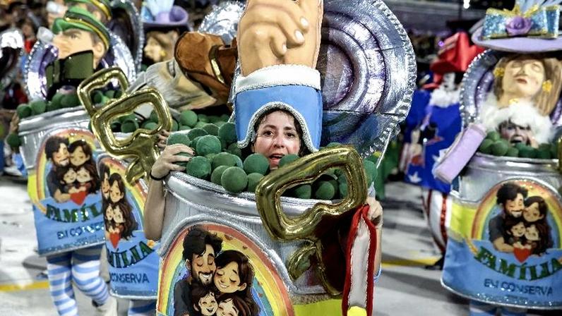 Ala da Acadêmicos de Niterói foi intitulada "neoconservadores em conserva"