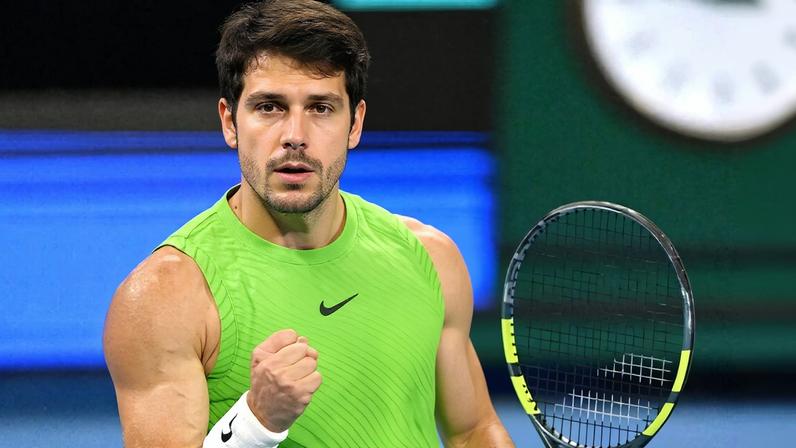 Alcaraz se irrita com advertência de tempo durante jogo