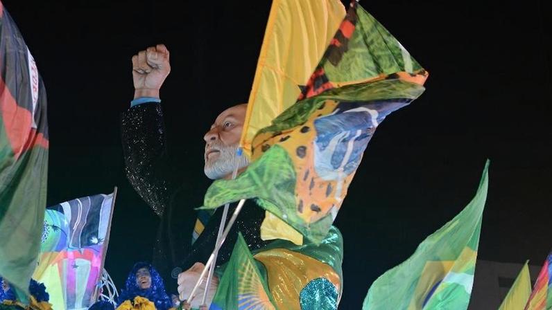 Alegoria que encerrou o desfile da Acadêmicos de Niterói
