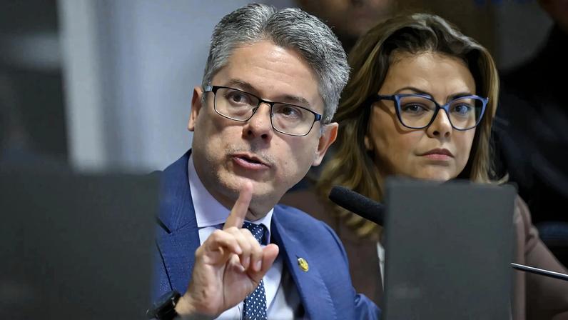 Senador aciona PGR para afastar Toffoli do caso Master