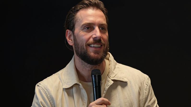 André Fernandes inaugura igreja em SP com conferência