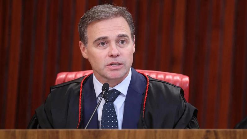 André Mendonça devolveu autonomia à Polícia Federal para periciar dispositivos. (Foto: Luiz Roberto/TSE)