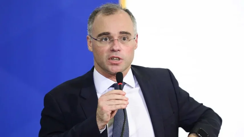Ministro autorizou quebras de sigilos em janeiro a pedido da Polícia Federal. Pelo menos três citações foram encontradas entre as provas.