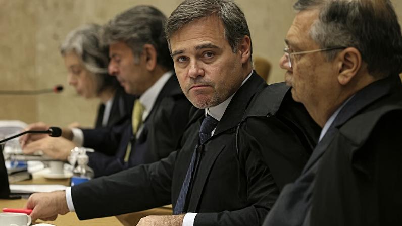 Governo do PT protegeu juros extorsivos do Credcesta do Master