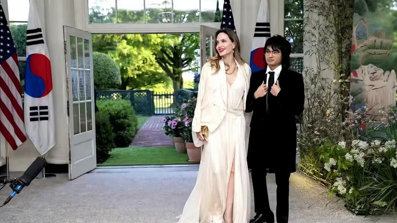 Angelina Jolie e o filho mais velho, Maddox