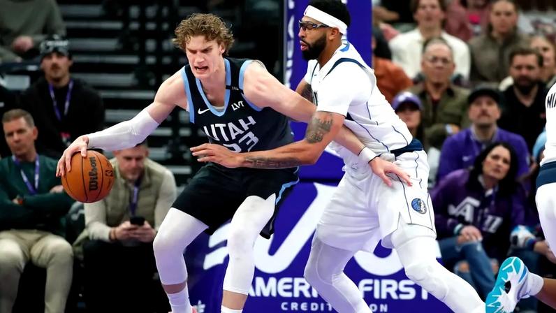 Anthony Davis sente lesão em Mavericks x Jazz na NBA (Foto: Chris Gardner/Getty Images/AFP)