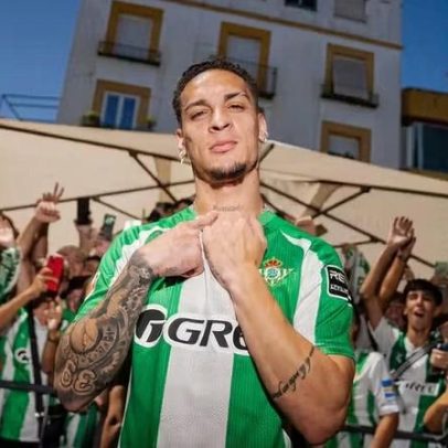 Antony celebra um ano no Betis e diz ter amadurecido seu jogo