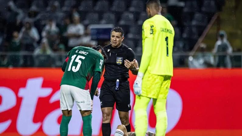 Arbitragem comete erro de direito no reinício de Palmeiras x Fluminense