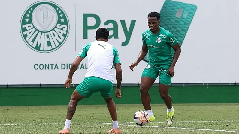 Jhon Arias treinou com o elenco do Palmeiras