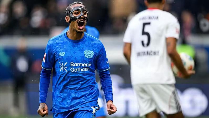 Arthur comemora gol do Bayer Leverkusen sobre o Eintracht Frankfurt — Foto: Divulgação