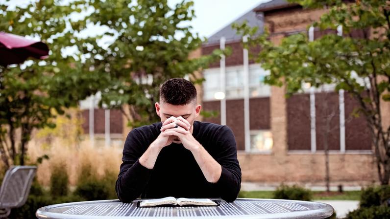 Oração e disciplina sustentam o equilíbrio de fé e a saúde mental