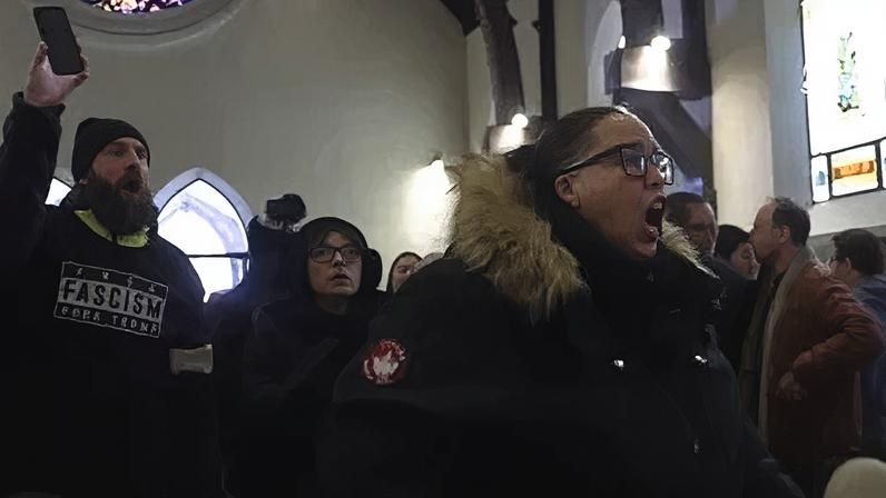 Aumento de ataques leva igrejas dos EUA a reforçarem proteção