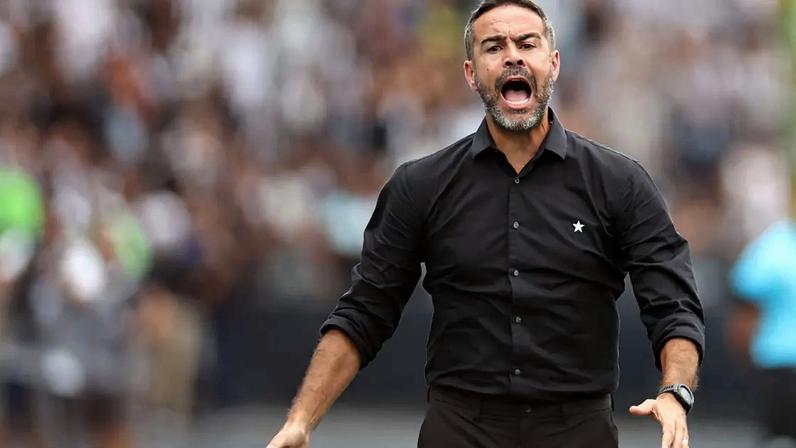 Vasco mira Artur Jorge e entra em contato com a equipe do treinador