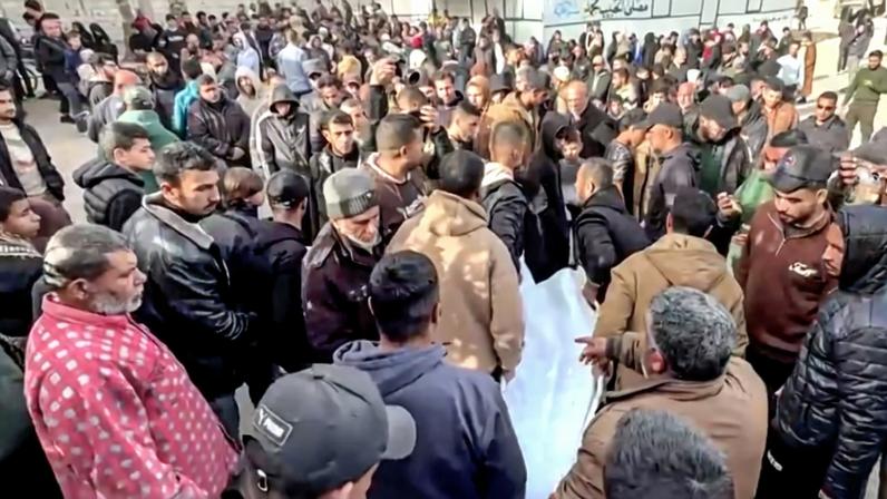 Ataques aéreos israelenses deixam 11 mortos em Gaza, dizem palestinos