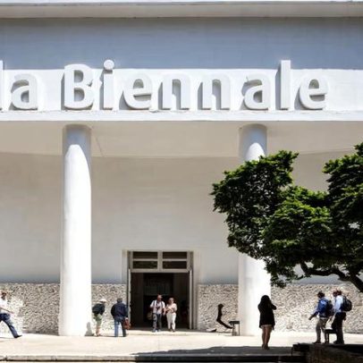 Equipe curatorial da Bienal de Veneza explica visão de Koyo Kouoh