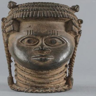 Cambridge devolve 100 Benin Bronzes à Nigéria