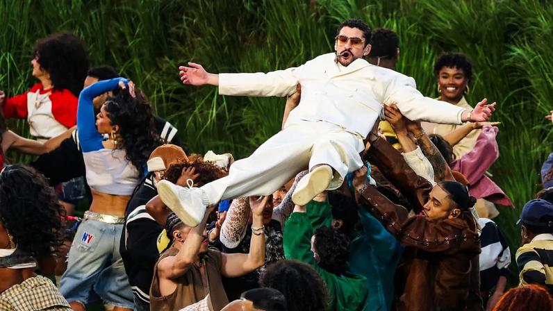 Por que performance de Bad Bunny no Super Bowl gerou controvérsia