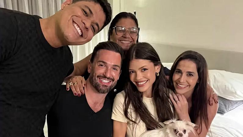 Vitória Strada e irmãos Hypolito reúnem-se com Guilherme e Dona Delma