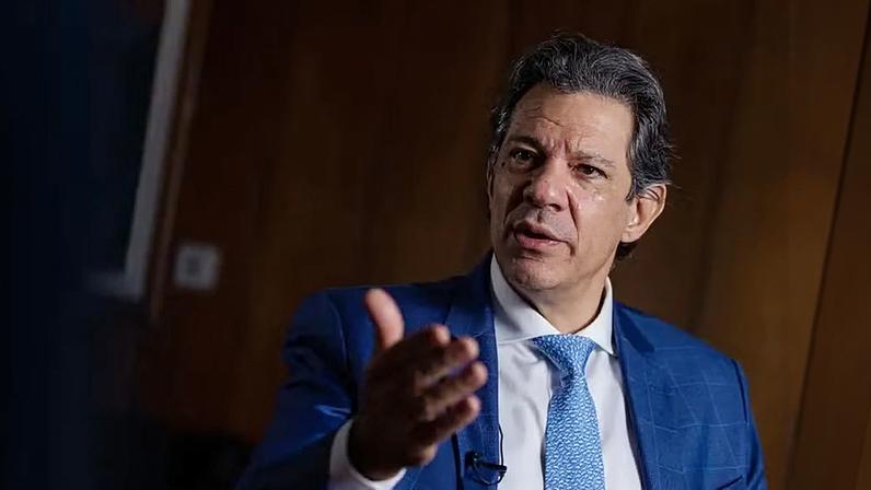 Em maio, o ministro da Fazenda, Fernando Haddad, apresentou em Los Angeles, nos EUA, uma política nacional de data centers que prevê a desoneração de investimentos no setor — Foto: Getty Images