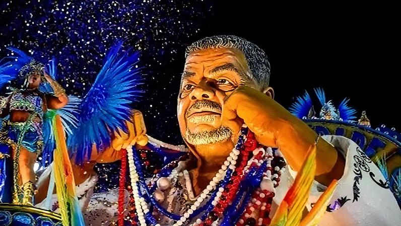 Desfile da Beija-Flor de Nilópolis em 2025, atual campeã do Carnaval do Rio de Janeiro