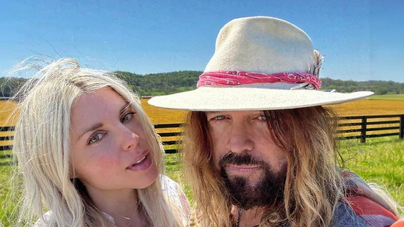 Ex de Billy Ray Cyrus acusa-o de abuso; família dela o defende