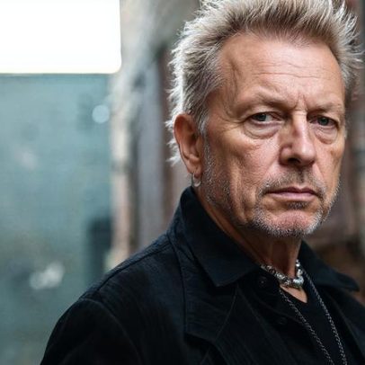 Miley Cyrus e Billie Joe Armstrong aparecem no trailer do doc Billy Idol